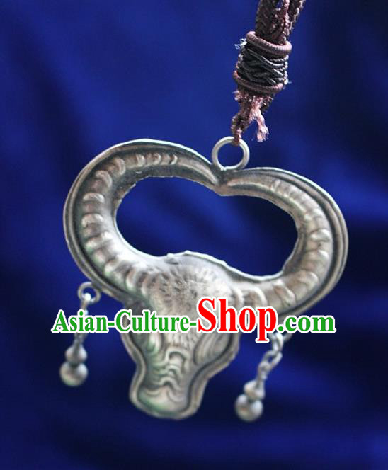 Traditional Chinese Miao Nationality Crafts Jewelry Accessory, Hmong Handmade Miao Silver Ox-Head Pendant, Miao Ethnic Minority Necklace Accessories Sweater Chain Pendant for Women