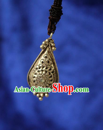 Traditional Chinese Miao Nationality Crafts Jewelry Accessory, Hmong Handmade Miao Silver Pendant, Miao Ethnic Minority Necklace Accessories Sweater Chain Pendant for Women