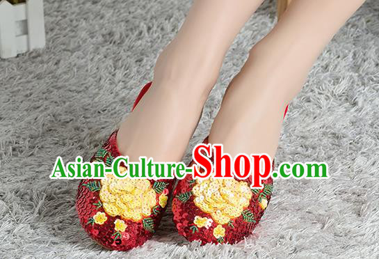 Traditional Chinese Shoes, China Handmade Linen Embroidered Beads Sequins Flowers Red Slippers, Ancient Princess Satin Cloth Shoes for Women