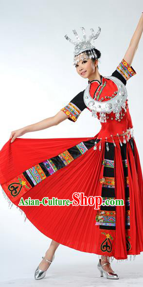Traditional Chinese Miao Nationality Dancing Costume, Hmong Female Folk Dance Ethnic Red Pleated Skirt, Chinese Minority Nationality Embroidery Costume for Women