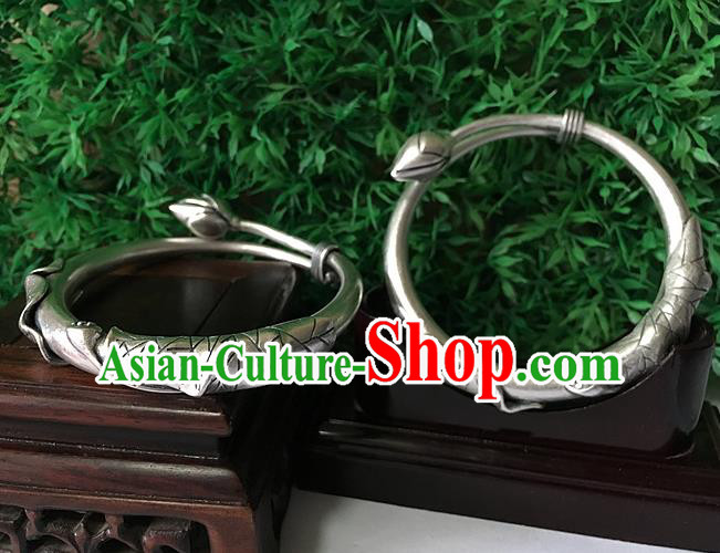 Traditional Chinese Miao Nationality Accessories Bracelet, Hmong Female Ethnic Pure Sliver Lotus Seedpod Bangle for Women