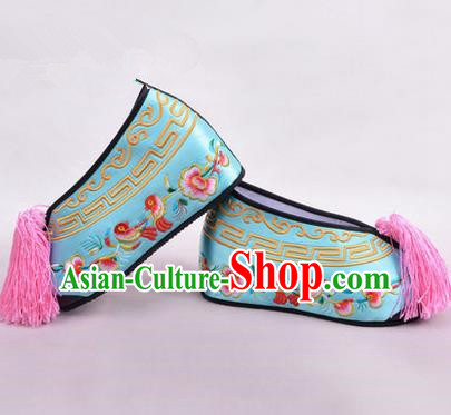 Chinese Ancient Peking Opera Young Lady Embroidered Wedding Shoes, Traditional China Beijing Opera Female Hua Tan Light Blue Embroidered Shoes