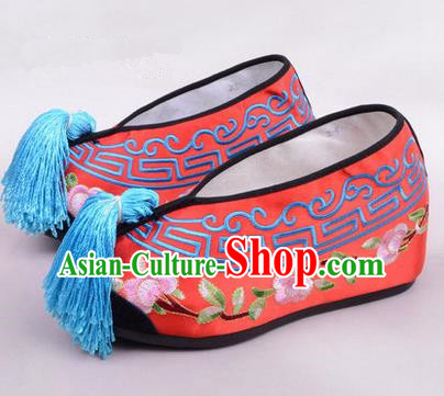 Chinese Ancient Peking Opera Young Lady Embroidered Hua Tan Shoes, Traditional China Beijing Opera Princess Wedding Red Embroidered Shoes