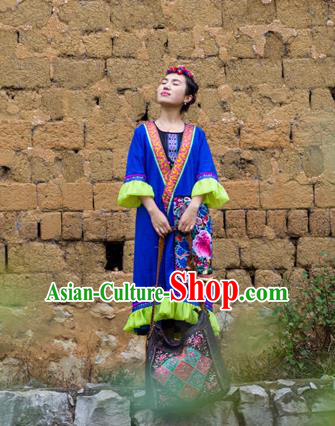 Traditional Chinese National Costume Coat, Elegant Hanfu China Miao Nationality Embroidered Blue Cardigan for Women