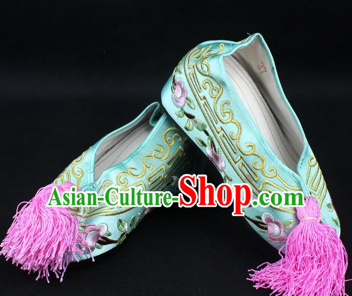 Traditional China Beijing Opera Hua Tan Diva Embroidered Shoes, Ancient Chinese Peking Opera Young Lady Princess Light Green Blood Stained Shoes