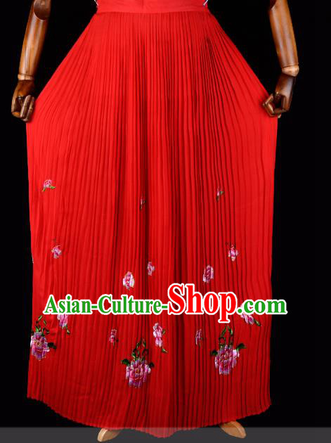 Traditional China Beijing Opera Young Lady Hua Tan Costume Female Embroidered Red Pleated Skirt, Ancient Chinese Peking Opera Diva Embroidery Peony Dress Bust Skirt