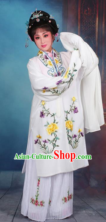 Top Grade Professional Beijing Opera Palace Lady Costume Hua Tan White Embroidered Cape Dress, Traditional Ancient Chinese Peking Opera Diva Embroidery Clothing