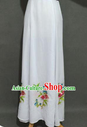 Traditional Chinese Professional Peking Opera Young Women Costume White Half Dress, China Beijing Opera Diva Hua Tan Embroidered Bust Skirt Clothing