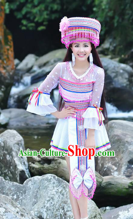 Traditional Chinese Miao Nationality Wedding Bride Costume White Short Skirt, Hmong Folk Dance Ethnic Chinese Minority Nationality Embroidery Clothing for Women