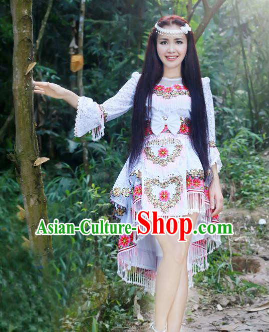 Traditional Chinese Miao Nationality Wedding Bride Costume White Short Skirt and Tassel Hat, Hmong Folk Dance Ethnic Chinese Minority Nationality Embroidery Clothing for Women