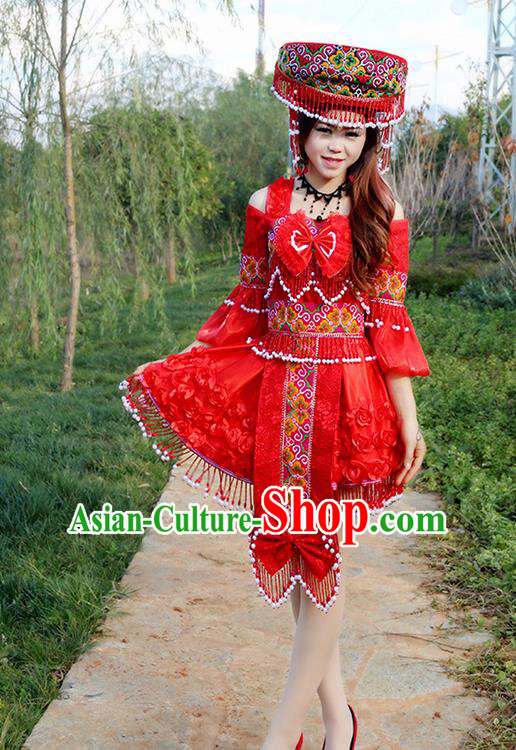 Traditional Chinese Miao Nationality Wedding Bride Costume Embroidered Red Short Pleated Skirt, Hmong Folk Dance Ethnic Chinese Minority Nationality Embroidery Clothing for Women