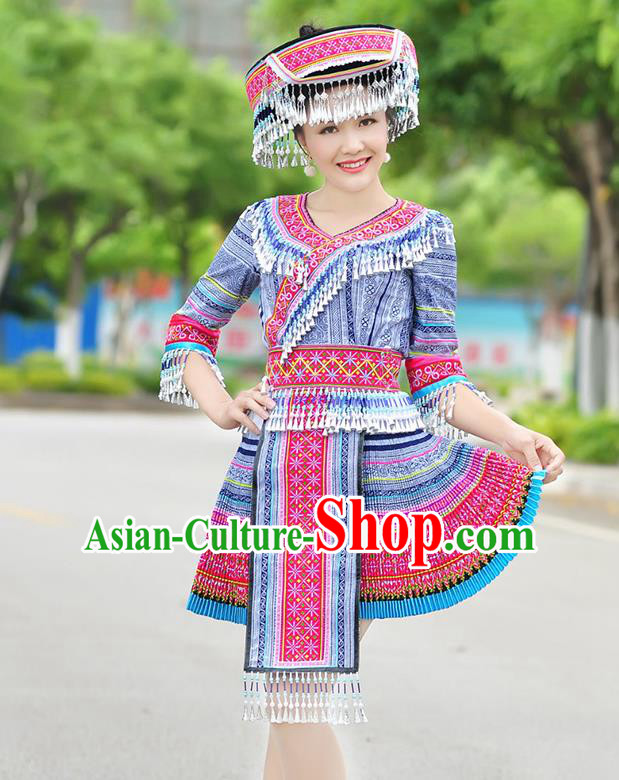 Traditional Chinese Miao Nationality Wedding Bride Costume Blue Short Pleated Skirt, Hmong Folk Dance Ethnic Chinese Minority Nationality Embroidery Clothing for Women