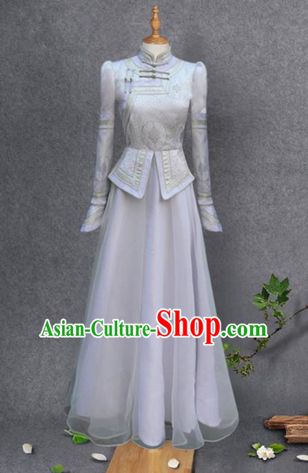 Traditional Chinese Mongol Nationality Costume Bride White Embroidery Mongolian Robe, Chinese Mongolian Minority Nationality Wedding Clothing for Women