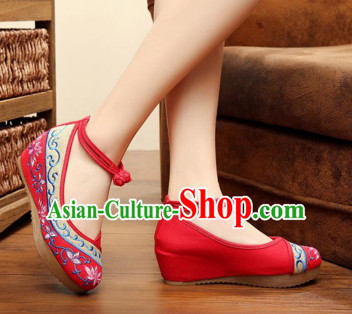 Traditional Chinese National Red Linen Embroidered Lotus Shoes, China Princess Shoes Hanfu Embroidery Shoes for Women