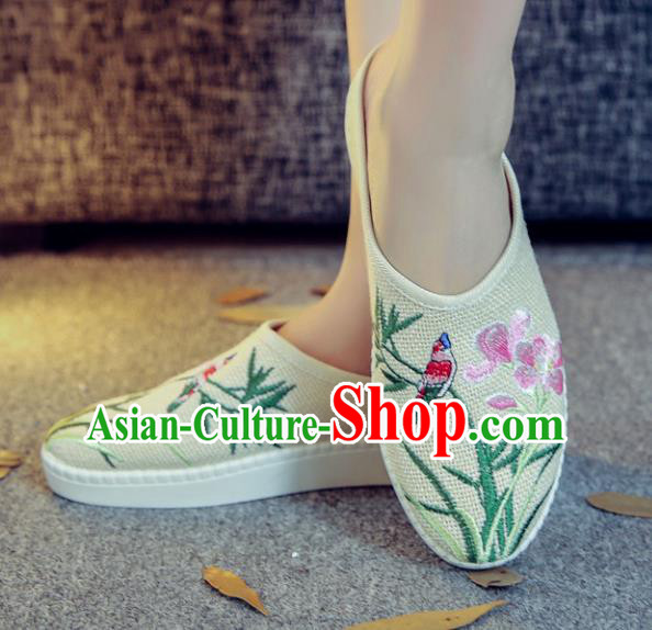 Traditional Chinese National Hanfu White Embroidered Slippers, China Princess Embroidery Shoes for Women