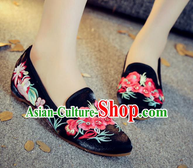 Traditional Chinese National Hanfu Embroidery Wintersweet Shoes, China Princess Black Embroidered Shoes for Women