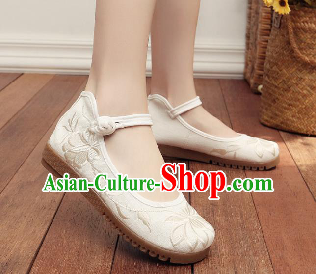 Traditional Chinese National Hanfu Embroidery Lotus White Shoes, China Embroidered Shoes for Women