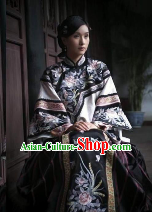 Traditional Chinese Ancient Late Qing Dynasty Young Mistress Embroidered Xiuhe Suit Costume for Women