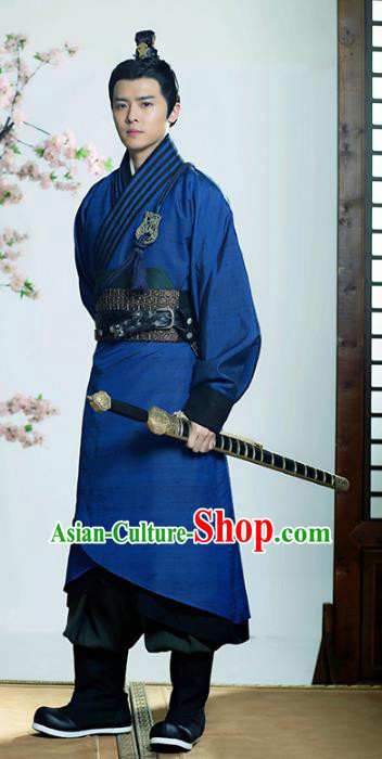 Traditional Chinese Ancient Han Dynasty Swordsman Embroidered Hanfu Clothing for Men