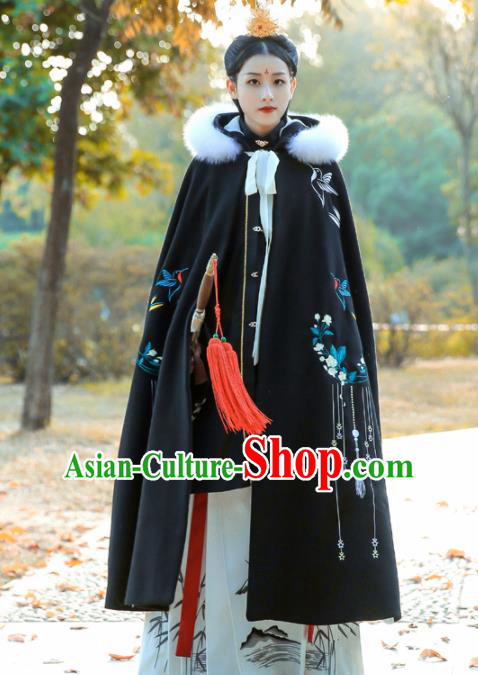 Chinese Ancient Ming Dynasty Princess Costumes Embroidered Black Cloak for Women