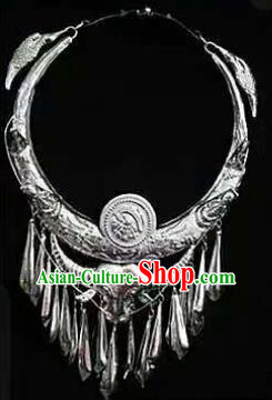 Chinese Traditional Miao Nationality Jewelry Accessories Ethnic Sliver Bull Head Necklace for Women