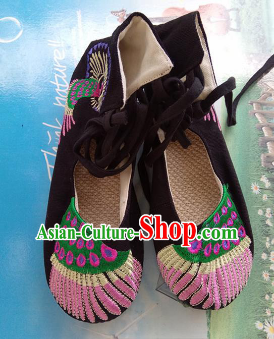 Chinese Traditional Handmade Embroidered Shoes Black Cloth Shoes for Women