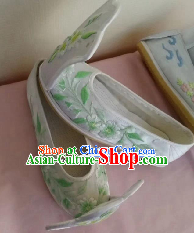 Chinese Traditional Hanfu White Shoes Embroidered Shoes Handmade Cloth Shoes for Women