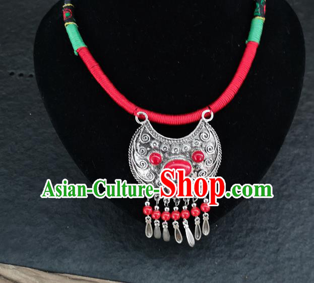 Chinese Traditional Accessories Yunnan Minority Carving Sliver Necklace for Women
