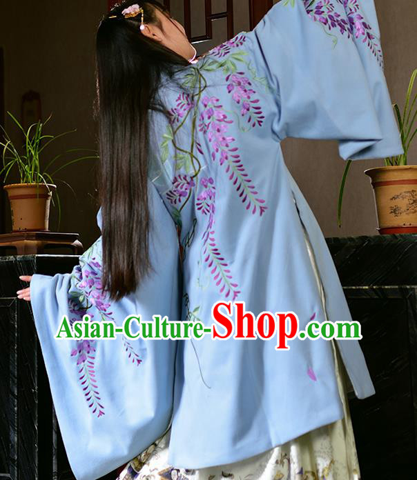 China Ancient Costume Ming Dynasty Palace Lady Embroidered Cloak for Women