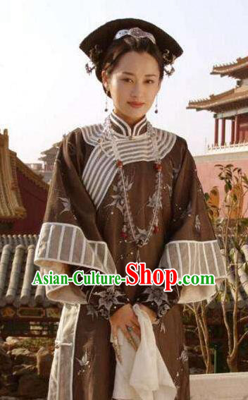 Chinese Ancient Qing Dynasty Empress Dowager Xiaozhuang Embroidered Manchu Dress Historical Costume for Women