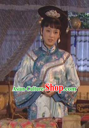 Chinese Ancient Qing Dynasty Imperial Concubine of Kangxi Historical Costume Manchu Embroidered Dress for Women