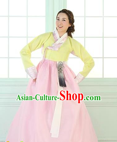 Korean Traditional Palace Garment Hanbok Fashion Apparel Costume Bride Yellow Blouse and Pink Dress for Women