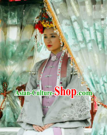 Chinese Ancient Ming Dynasty Courtesan Embroidered Costume for Women