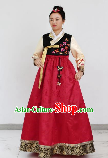 Korean Traditional Bride Hanbok Black Blouse and Red Embroidered Dress Ancient Formal Occasions Fashion Apparel Costumes for Women