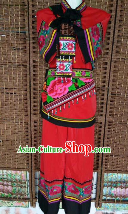Traditional Chinese Yi Nationality Red Costume China Bai Ethnic Minority Embroidered Clothing for Women