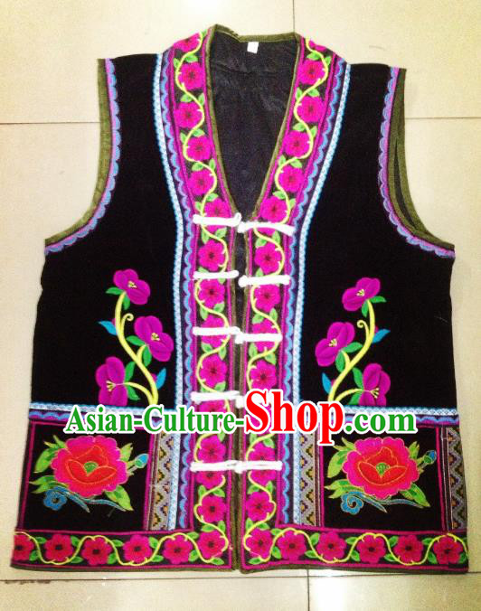 Traditional Chinese Yi Nationality Costume Black Embroidered Vests, China Yi Ethnic Folk Dance Clothing for Men