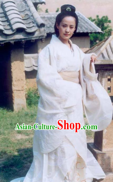 Chinese Ancient Han Dynasty Calligrapher Litterateur Cai Wenji Hanfu Dress Replica Costume for Women