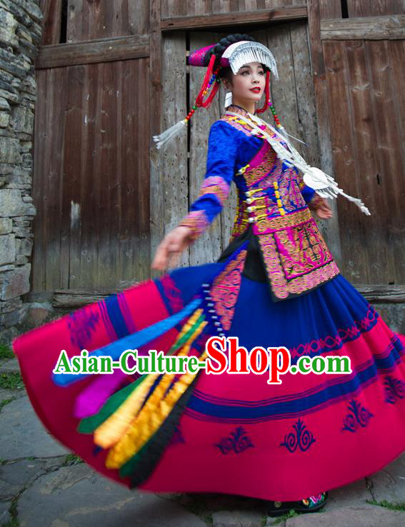 Traditional Chinese Yi Nationality Embroidered Wedding Costume, China Yi Ethnic Minority Dance Blue Clothing and Headwear for Women