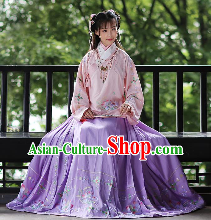 Chinese Ancient Female Hanfu Dress Ming Dynasty Princess Embroidered Costumes and Jewelry Accessories for Rich Lady