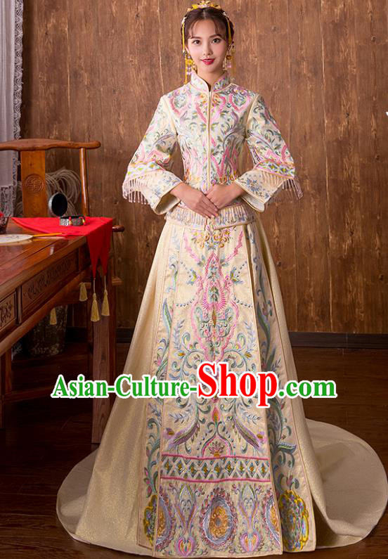 Chinese Traditional Bridal Xiuhe Suit Embroidered White Trailing Wedding Dress Ancient Bride Cheongsam for Women