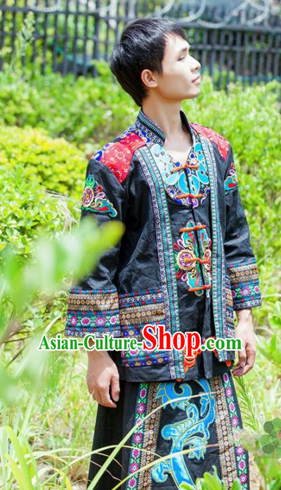 Chinese Traditional Yi Nationality Male Embroidered Costume for Men