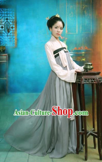 Chinese Ancient Tang Dynasty Palace Princess Embroidered Costume for Rich Women