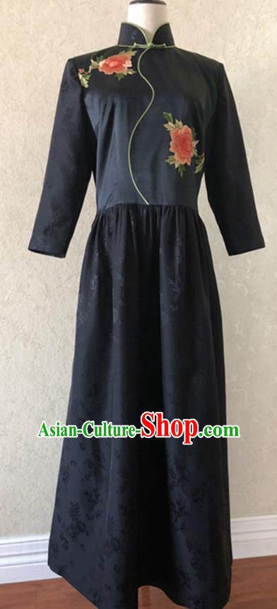 Traditional Chinese Handmade Embroidered Costume Tang Suit Black Cheongsam for Women