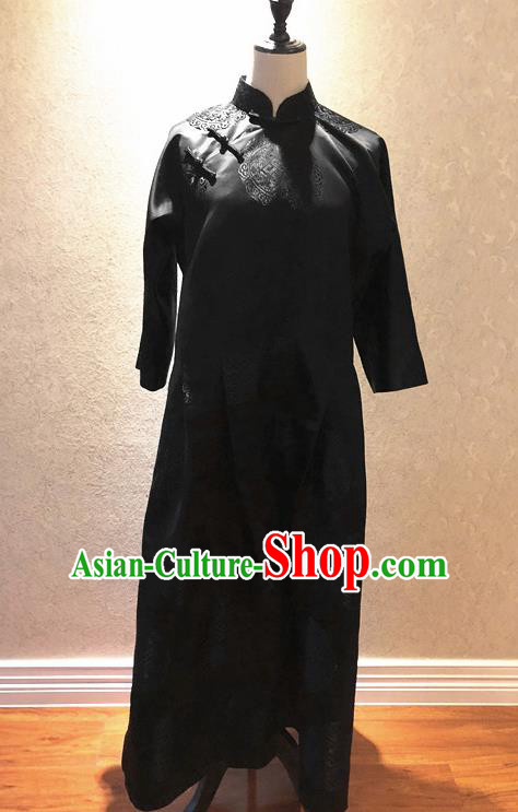 Traditional Chinese Handmade Embroidered Costume Tang Suit Black Cheongsam Long Robe for Women