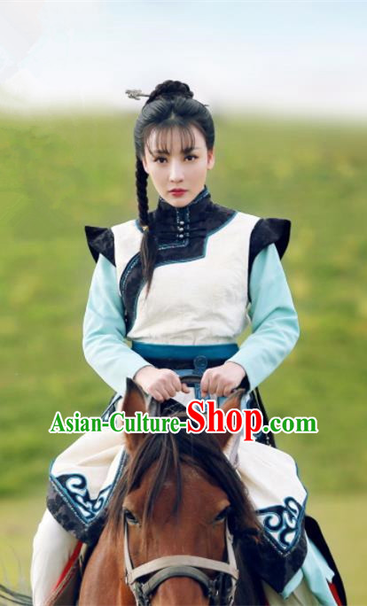 Chinese Ancient Drama Swordswoman Hanfu Dress Traditional Ming Dynasty Heroine Replica Costumes for Women