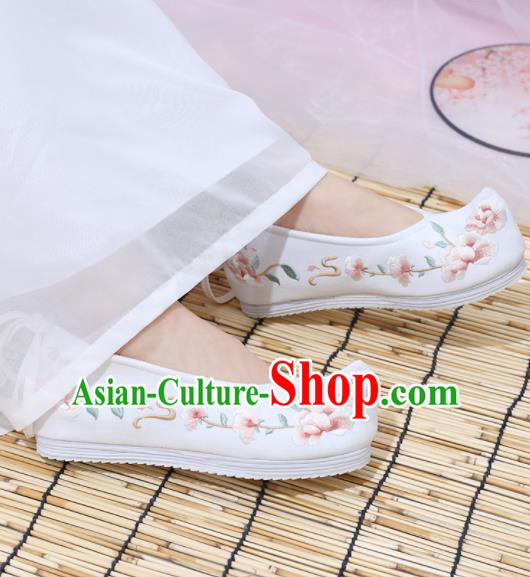 Traditional Chinese National White Embroidered Begonia Shoes Ancient Princess Shoes Handmade Hanfu Shoes for Women