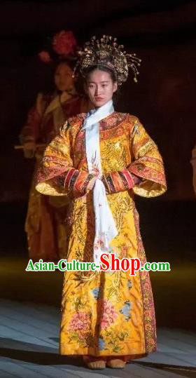 Chinese Peoformance In Panshan Mountain Qing Dynasty Queen Fucha Golden Dress Stage Performance Costume and Headpiece for Women