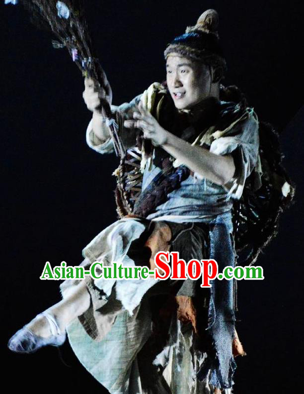 Chinese River Theatre The Peach Colony Civilian Hunter Stage Performance Dance Costume for Men