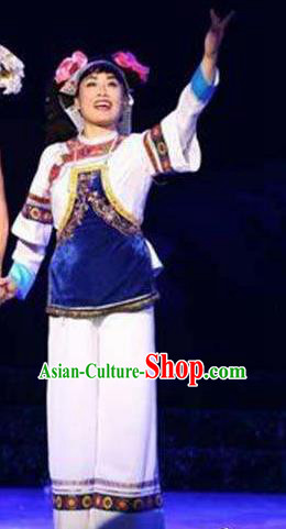 Chinese Thorn Quinoa Flowers Tujia Nationality Classical Dance White Dress Stage Performance Costume and Headpiece for Women