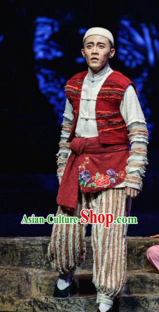 Flowers and Trumpeter Traditional Chinese Hui Nationality Stage Performance Costumes and Headwear for Men